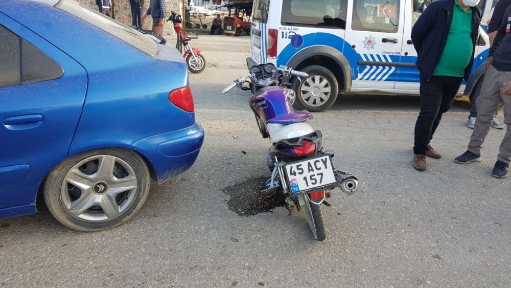 Motosiklet otomobille kafa kafaya çarpıştı! 1 yaralı