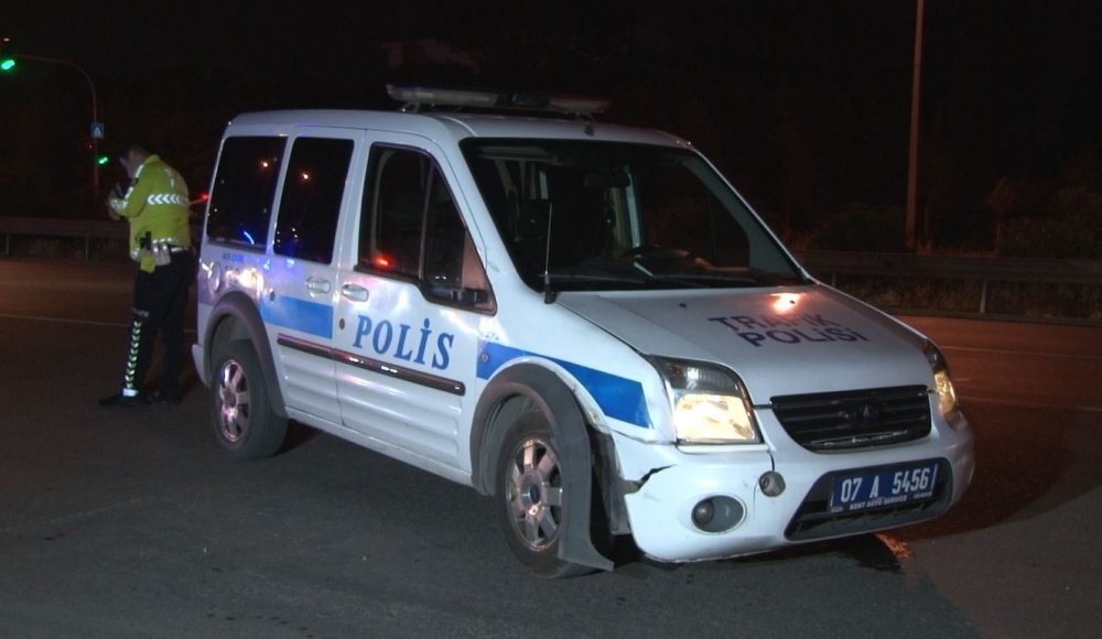 Trafik polisi otosu motorlu polisle çarpıştı! 1 yaralı