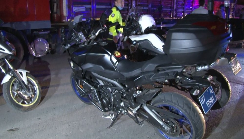 Trafik polisi otosu motorlu polisle çarpıştı! 1 yaralı