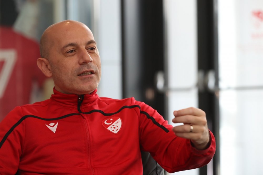 Cüneyt Çakır: Seyircili maçları çok özledik