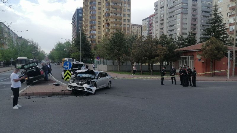 Kısıtlamada feci kaza! 3 kişi yaralandı
