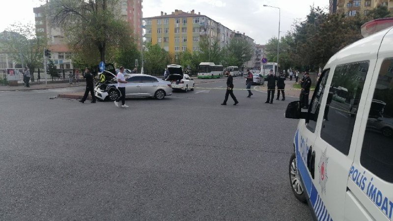 Kısıtlamada feci kaza! 3 kişi yaralandı