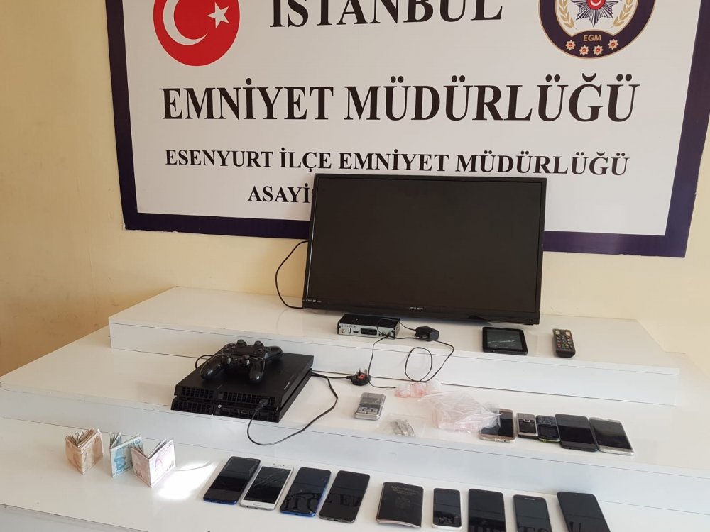 Son işinde sobelendi! Teknolojik alet hırsızı kadın kameraya yakalandı