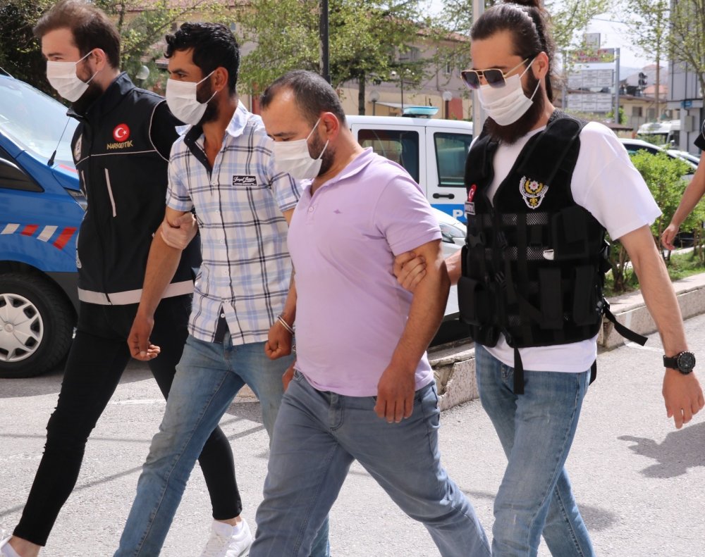 Eş zamanlı zehir operasyonunda yakalanan 27 kişiden 5’i tutuklandı