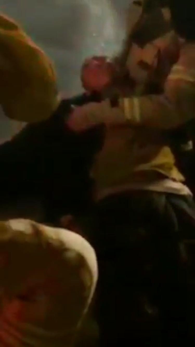 Giysi toplama kutusuna girdi çıkamadı! Sıkışıp kalan şahıs güçlükle kurtarıldı
