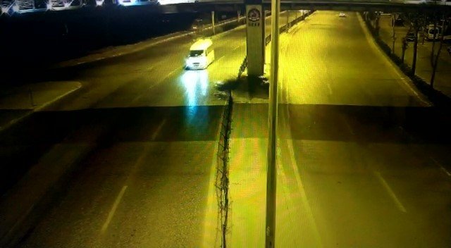 Hurdaya dönen otomobilden ağır yaralı çıkan 19 yaşındaki sürücü kurtarılamadı