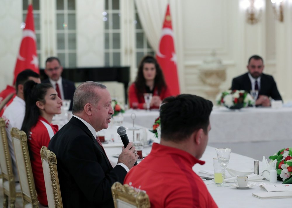 Cumhurbaşkanı Erdoğan bugün iftarı madalya kazanan millilerle yaptı