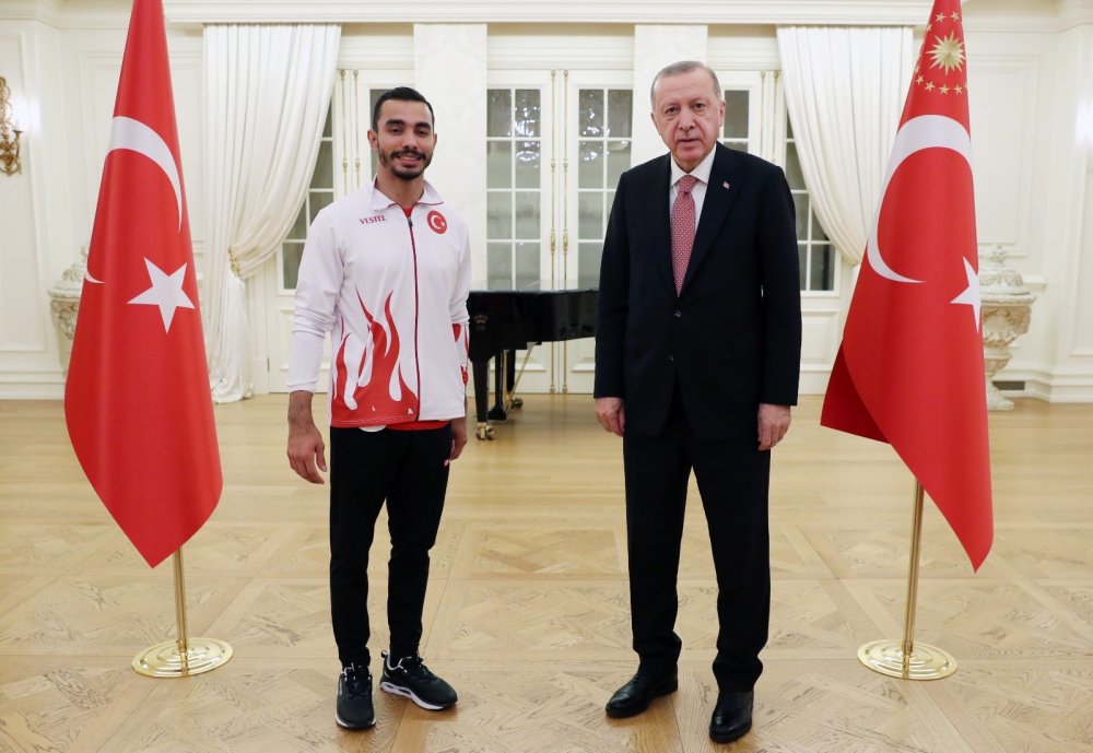 Cumhurbaşkanı Erdoğan bugün iftarı madalya kazanan millilerle yaptı