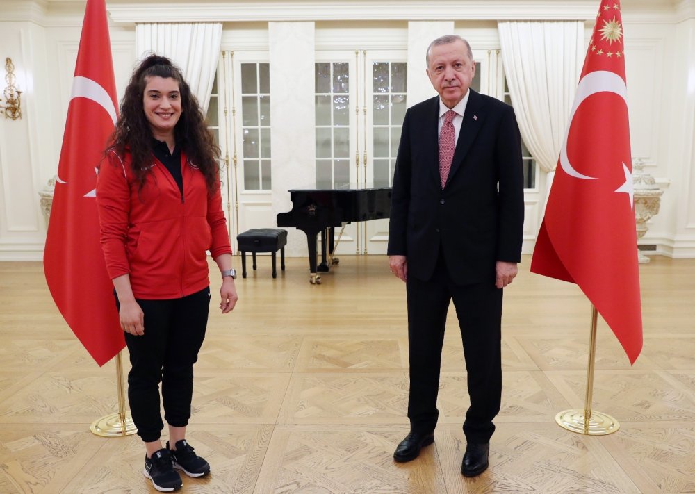 Cumhurbaşkanı Erdoğan bugün iftarı madalya kazanan millilerle yaptı