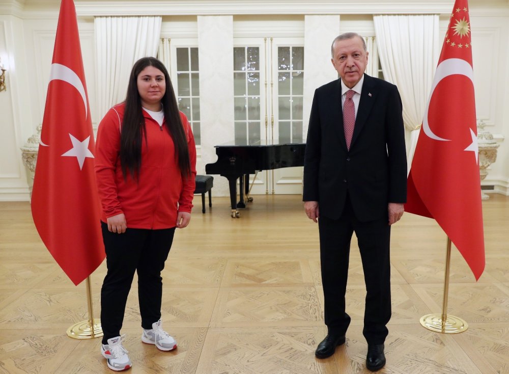Cumhurbaşkanı Erdoğan bugün iftarı madalya kazanan millilerle yaptı