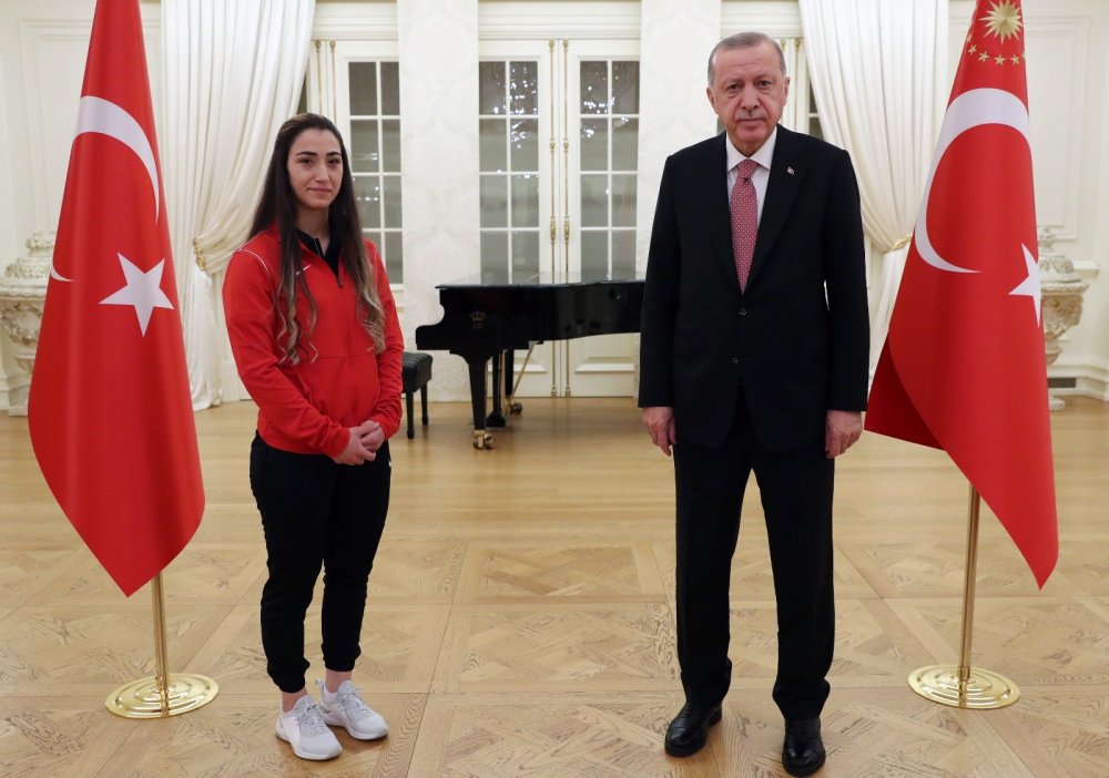 Cumhurbaşkanı Erdoğan bugün iftarı madalya kazanan millilerle yaptı
