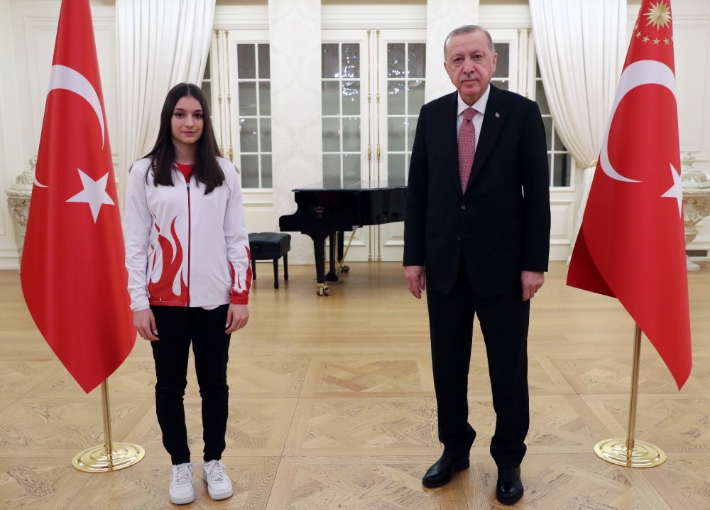Cumhurbaşkanı Erdoğan bugün iftarı madalya kazanan millilerle yaptı