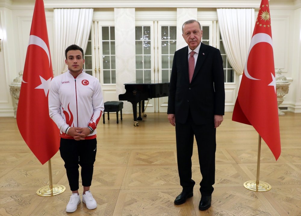 Cumhurbaşkanı Erdoğan bugün iftarı madalya kazanan millilerle yaptı