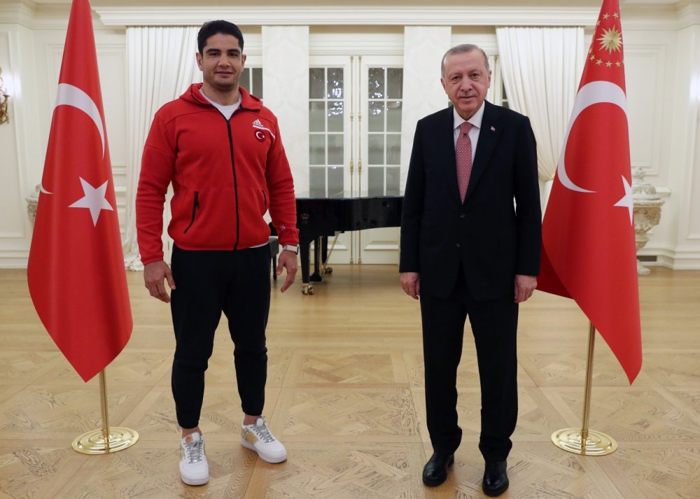 Cumhurbaşkanı Erdoğan bugün iftarı madalya kazanan millilerle yaptı