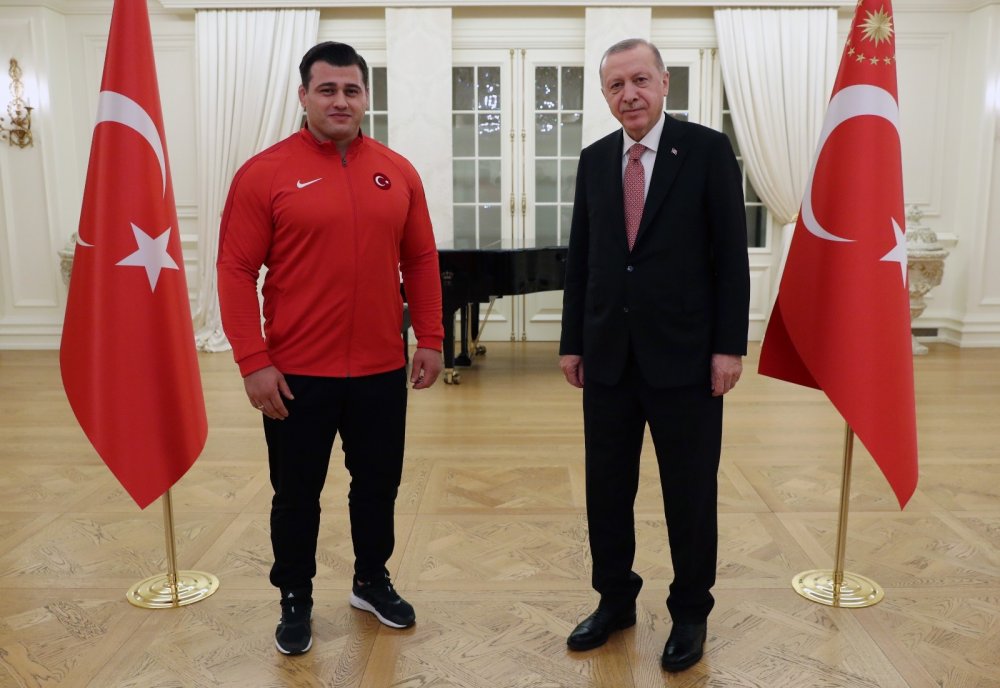 Cumhurbaşkanı Erdoğan bugün iftarı madalya kazanan millilerle yaptı