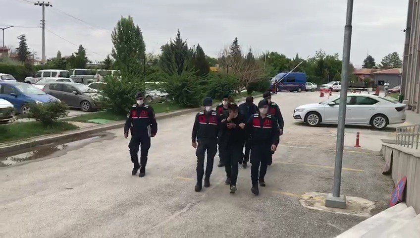 Konya'da fabrikadan tonlarca demir çalan hırsızlar yakalandı