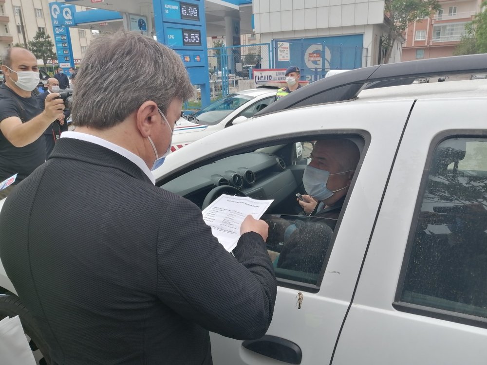 Vali Aydoğdu motorlu kuryelere yelek giydirdi