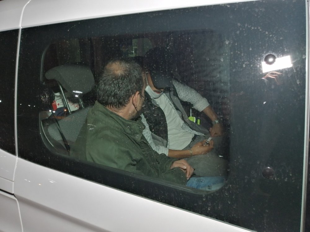 Kısıtlamayı delen yabancı uyruklu geçler uyuşturucu maddeyle yakalandı! 4 gözaltı
