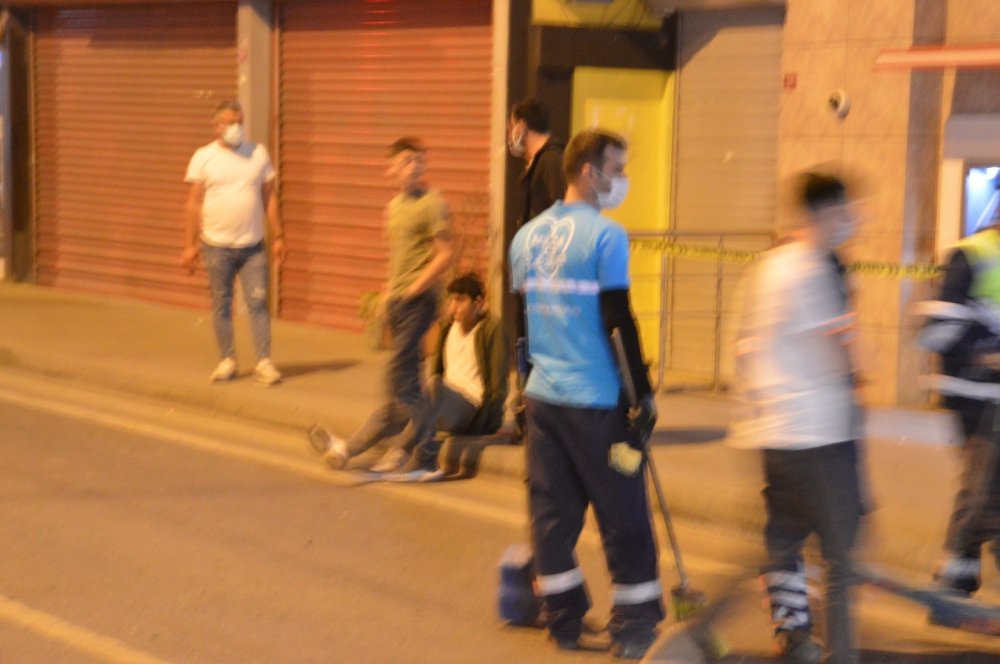 Makas atan otomobil bankaya girdi