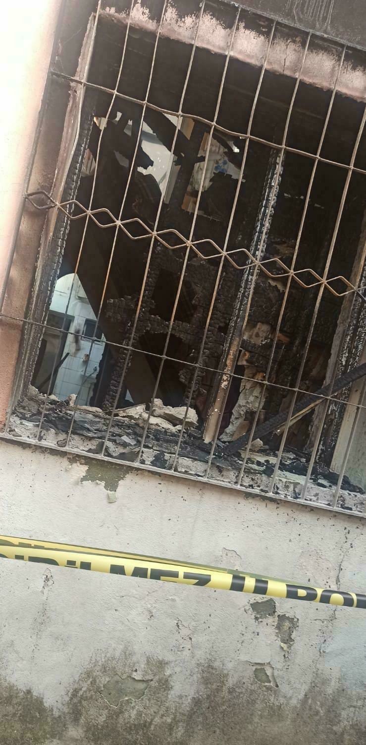Annesiyle tartışıp sinir kerizi geçiren genç kendisiyle birlikte evi yaktı