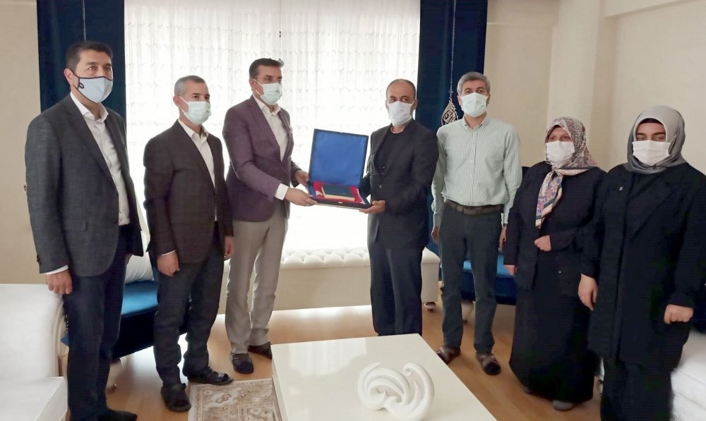 Gara Şehidi Özbey’in annesine vefa ziyareti