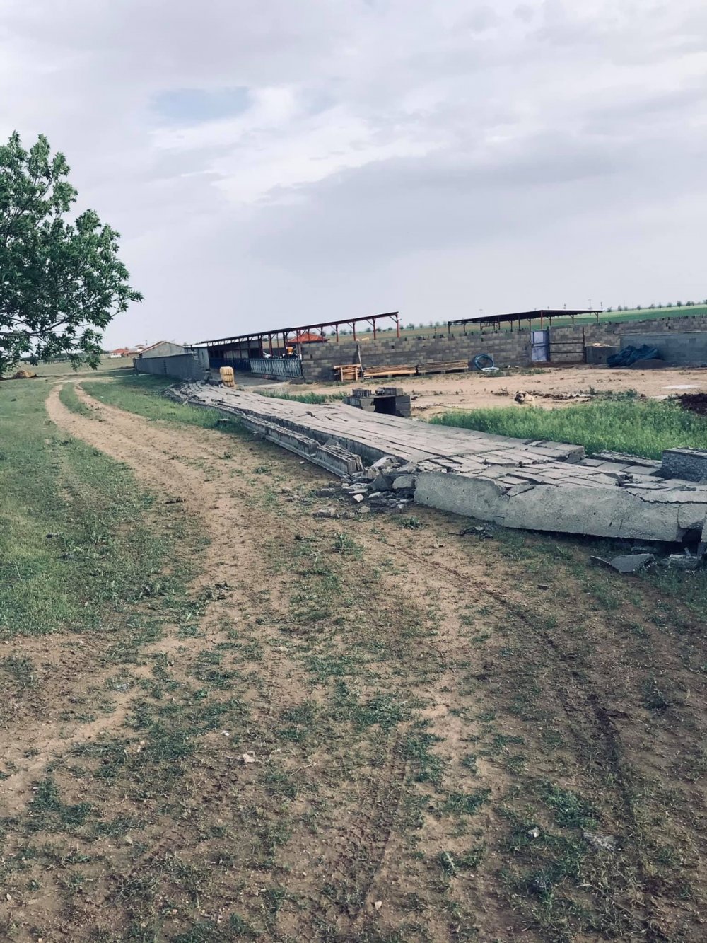 Konya’da şiddetli fırtına yıktı geçti! Toz bulutu biranda sardı