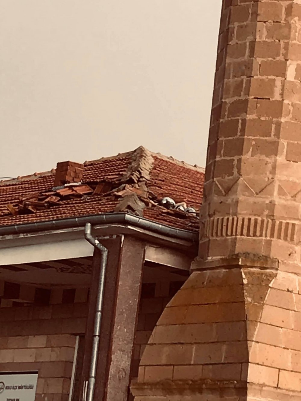 Konya’da şiddetli fırtına yıktı geçti! Toz bulutu biranda sardı