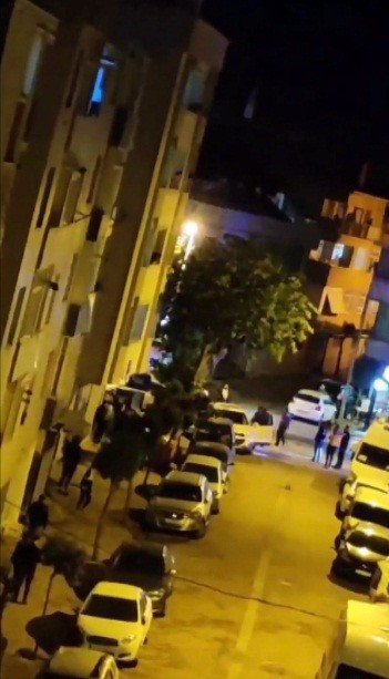 Sokak ortasında silahlı kavga! Polis ayırdı tekrar gelip kurşun yağdırdılar