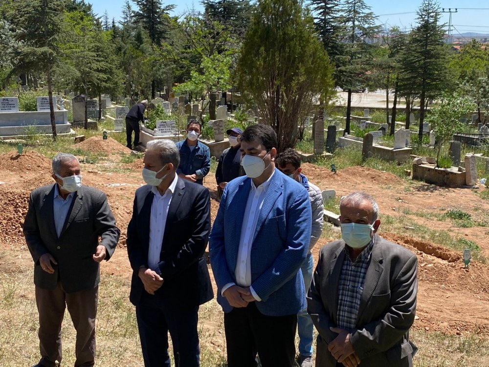 Eski bakanın acı günü! Kardeşi Kovid-19'a yenik düştü