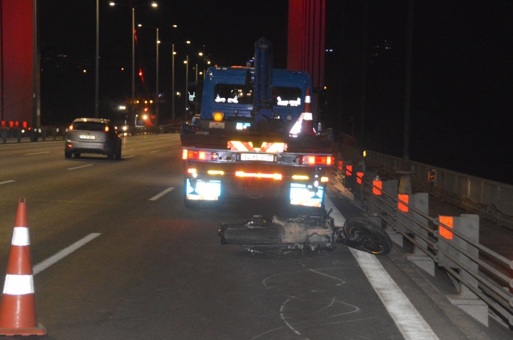 Motosikletiyle köprüde şov yaparken hayatından oldu