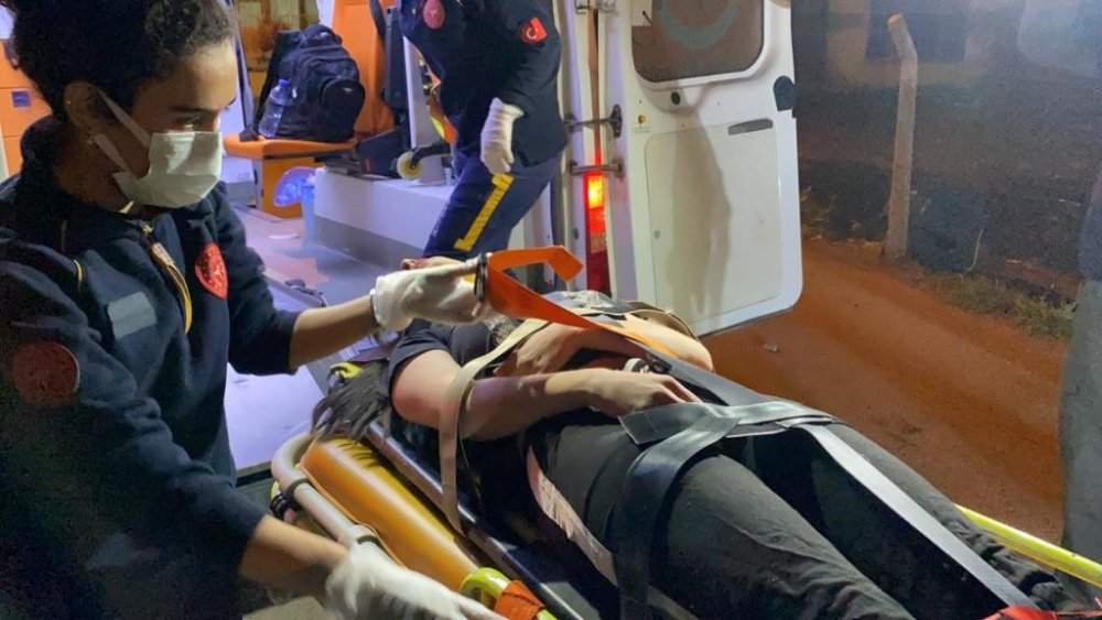 Dengesini kaybeden genç kız 3'ncü kattan aşağı düştü! Çığlıkları hayatını kurtardı