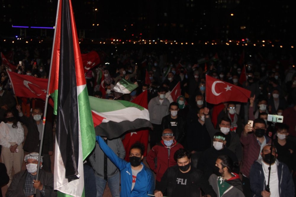 Kayseri’de binlerce kişi Filistin’e destek için sokakta!