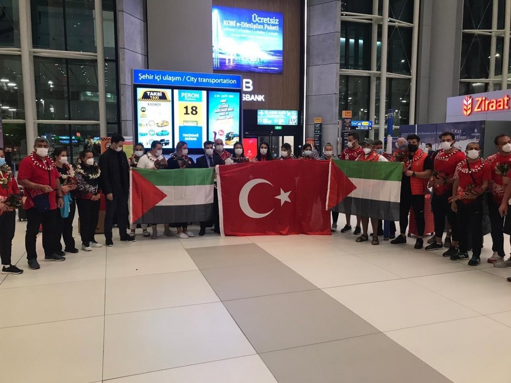 Milli atıcılardan havaalanında Filistin’e destek