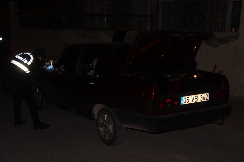 Otomobilde kanlı saldırı! Tüfekle vurulan şahıs yaralandı