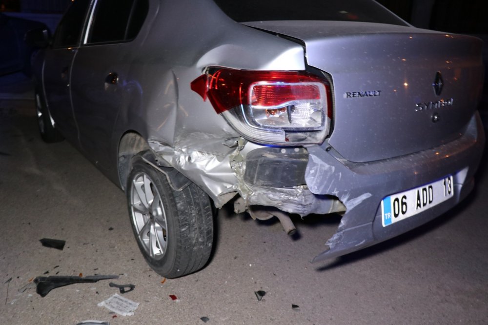 Aksaray'da 5 aracı birbirine katan sürücü kayıplara karıştı