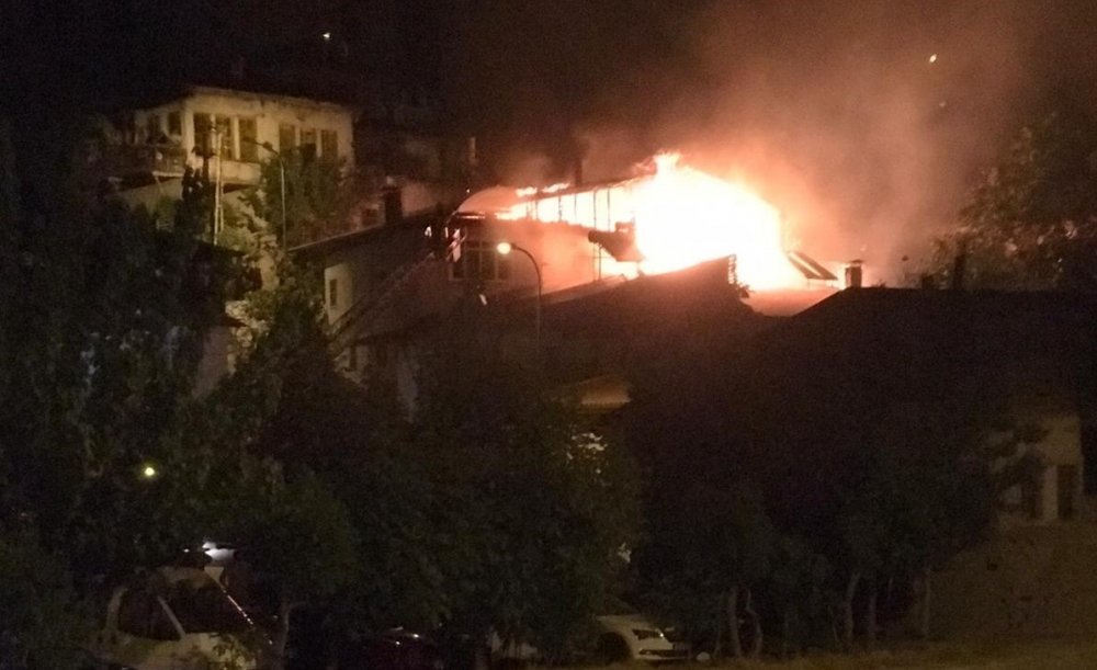 Ermenek'te yangın paniği! Gece yarısı mahalleli sokağa döküldü