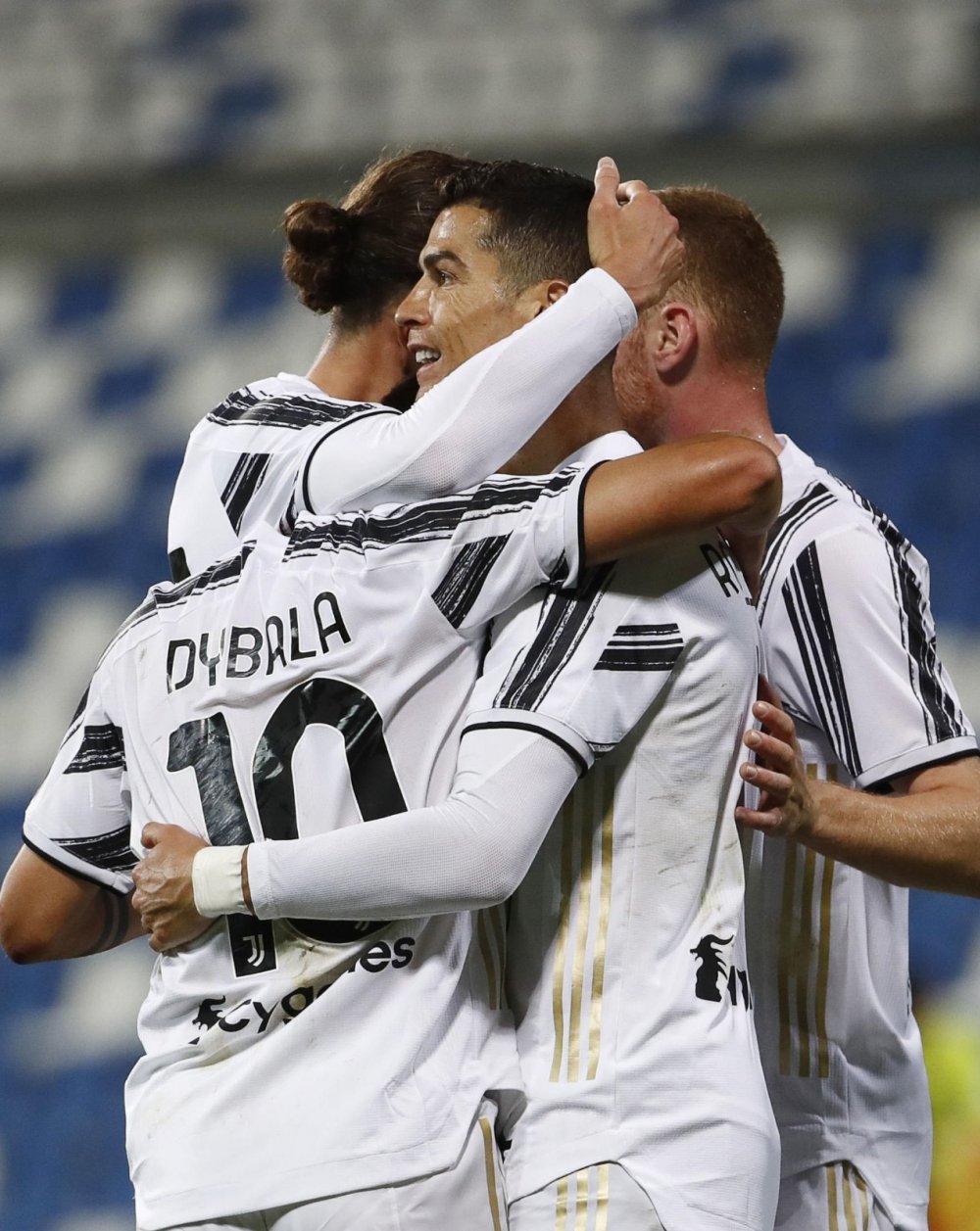 Ronaldo 100 gol atan ilk futbolcu olarak tarihe geçti