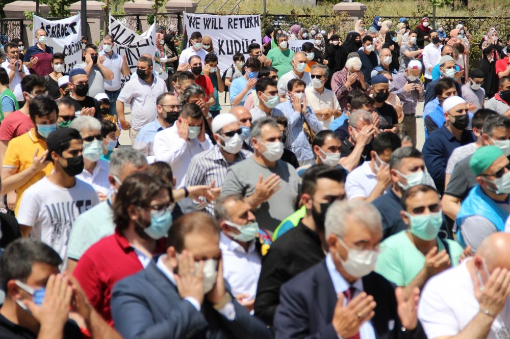 İzmir'de İsrail'in Şehit ettiği Filistinliler için gıyabi cenaze namazı kılındı