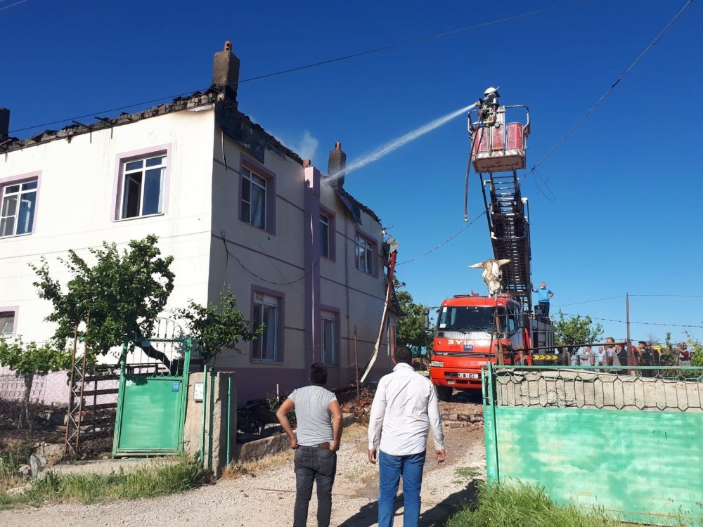 Baca temizlerken evi yandı