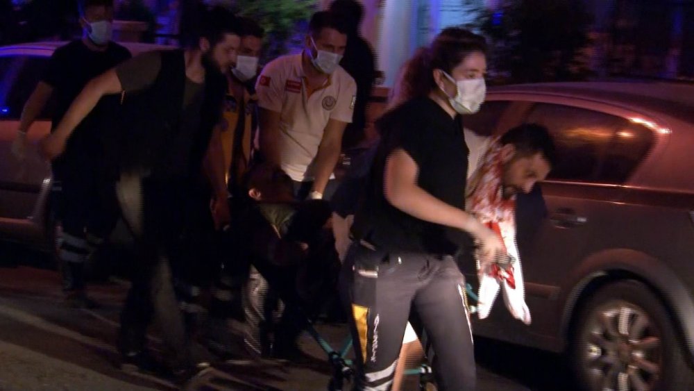 Husumetli 4 kişi evi silahlarla bastı! Çatışmada 3'ü ağır 5 kişi yaralandı