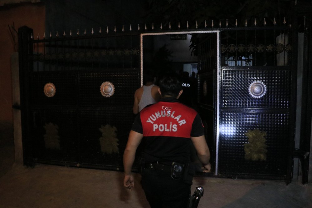 Pompalı tüfekli saldırgan sokakta oynayan 5 yaşındaki çocuğu vurdu