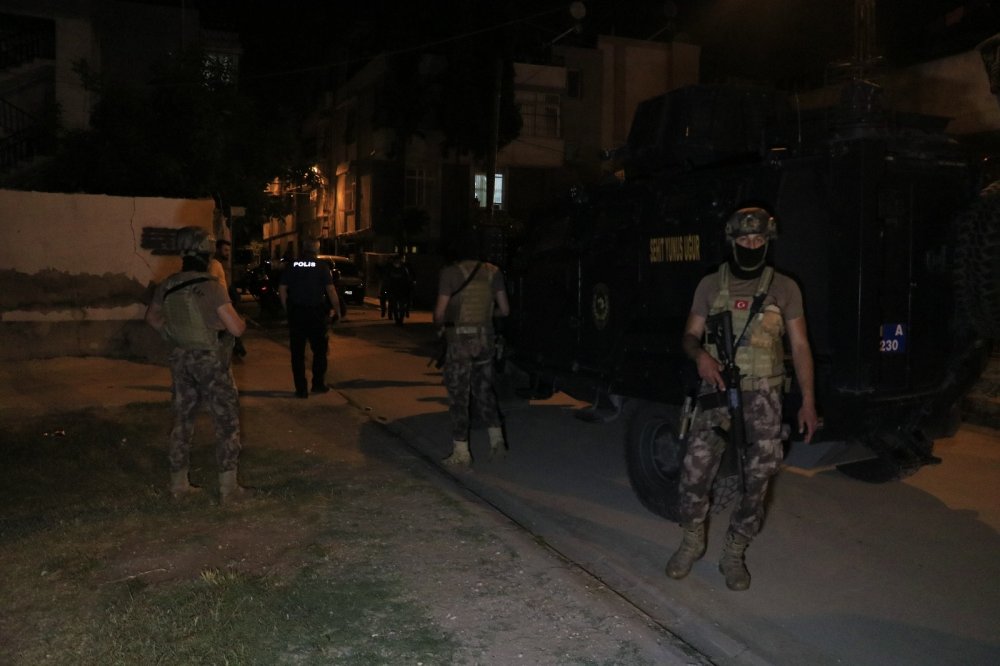 Pompalı tüfekli saldırgan sokakta oynayan 5 yaşındaki çocuğu vurdu