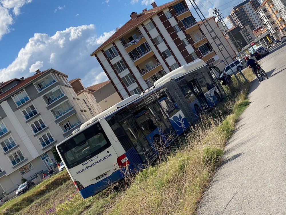 Ankara'da EGO otobüsü otomobille çarpıştı! 5 yaralı