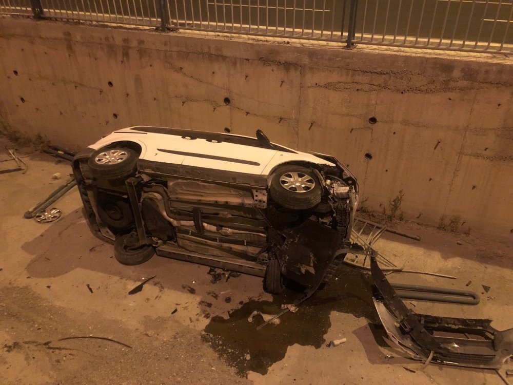 Ticari araç kanala uçtu! 1 yaralı