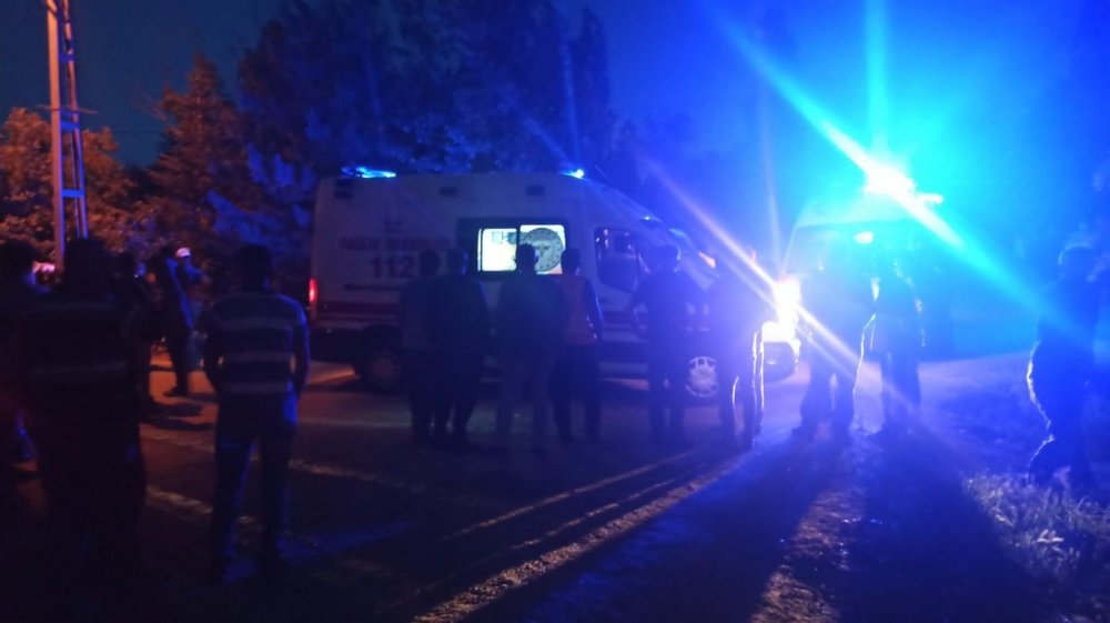 Konya’da otomobil istinat duvarına çarptı! 3 yaralı