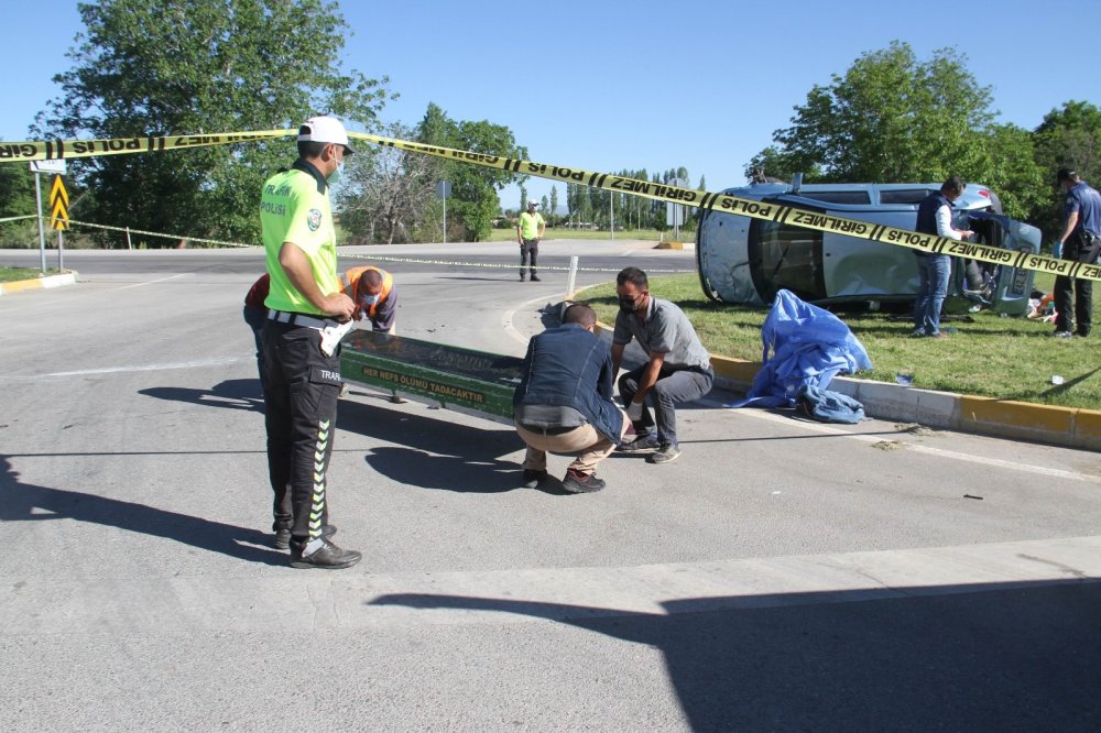 Konya sabaha bu kazayla uyanmıştı! Anne ve kızı olay yerinde yaşamlarını yitirdi