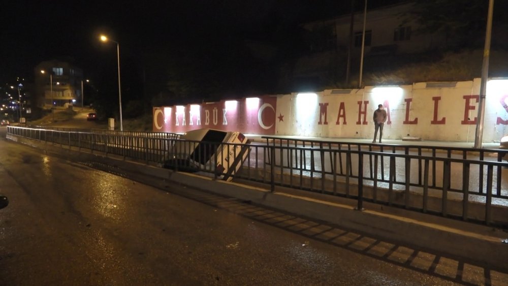 Sulama kanalına devrilen otomobilden yara almadan çıktı