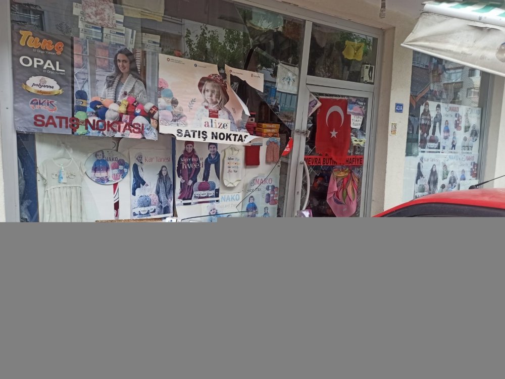 Ankara'da otomobil tuhafiyeye girdi