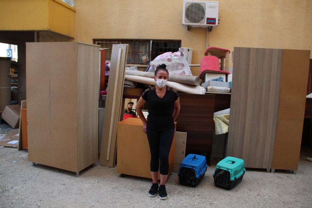 Kirasını ödeyemeyen kadın minik kızıyla sokağa atıldı!