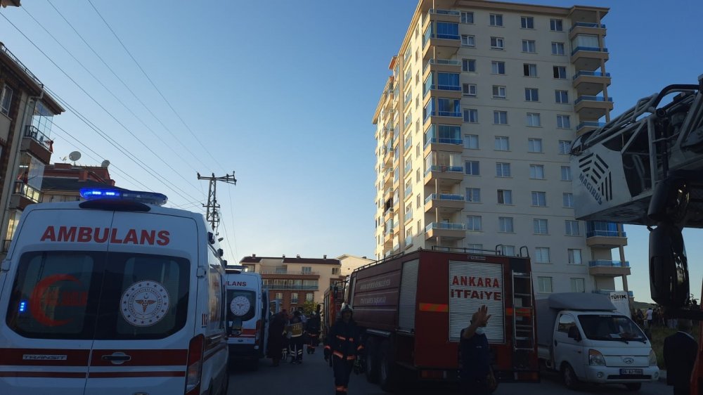 Ankara'da yangın paniği! 8 kişi dumandan etkilendi